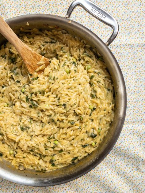 Cheesy Orzo | One Pot Dinner Loaded With Veggies - Front Yard Veggies Vegan Parmesan Cheese, Cheesy Orzo, Green Beans And Tomatoes, Orzo Dishes, Chicken And Shrimp, One Pot Dinner, Winter Dinner, One Pot Pasta, Spinach And Feta