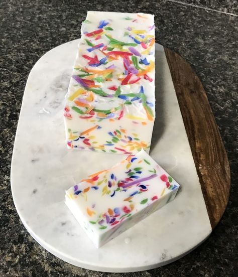 Rainbow Confetti Soap Recipe ~ Bulk Apothecary Blog Homemade Soap Molds, Confetti Soap, Beeswax Soap, Cold Process Soap Designs, Natural Soaps Recipes, Cocoa Butter Soap, Pumpkin Spice Soap, Handmade Soap Recipes, Soap Tutorial