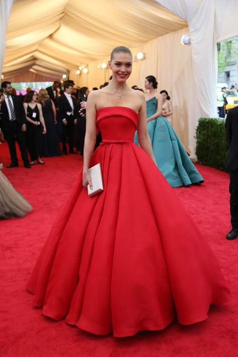 Arizona Muse in Ralph & Russo Haute Couture. Josh Haner/The New York Times Arizona Muse, Met Gala Red Carpet, Red Gown, Red Carpet Gowns, Red Gowns, Duchess Kate, Gala Dresses, Couture Gowns, Red Carpet Dresses