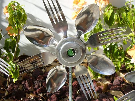 Spoon and Fork Sunflower Garden Art Colored Marble, Cutlery Art, Unique Garden Art, Silverware Art, Yard Ornaments, Sunflower Garden, Threaded Rods, Upcycled Art, Metal Garden Art