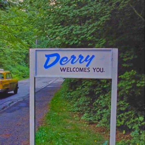 derry maine welcome sign pennywise losers club it movie 1990 aesthetic indie icon 1990 Aesthetic, Derry Maine, It Aesthetic, It Movie, Losers Club, Aesthetic Indie, Made By Me, Welcome Sign, Flag