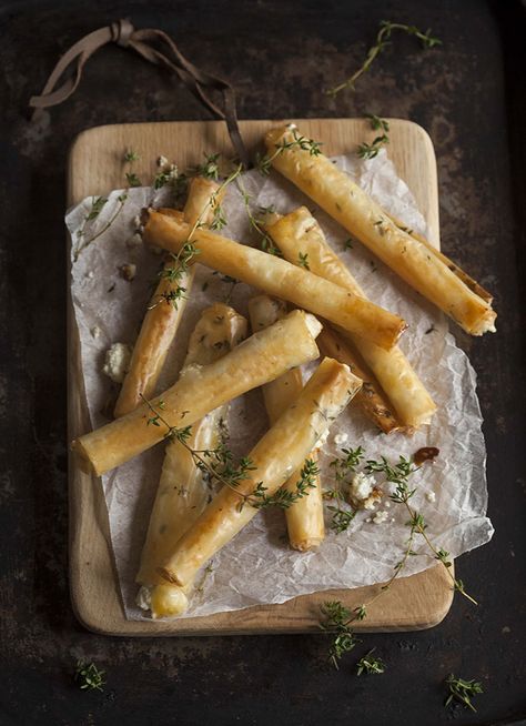 Cheese Cigars, Baked Goat Cheese, Goats Cheese, Beautiful Food, Finger Food, Goat Cheese, Appetizer Snacks, Mac And Cheese, Thyme