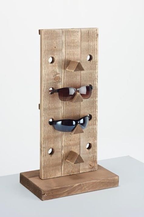 Sunglasses Storage Diy, Wooden Glasses, Sunglasses Display, Counter Display, Vintage Display, Diy Holz, Sunglass Holder, Small Wood Projects, Into The Woods