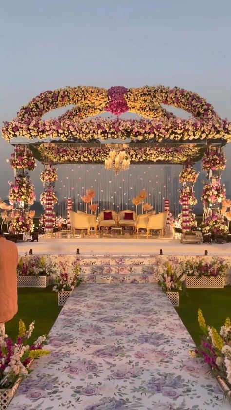 Reception Decoration Ideas, Hindu Wedding Decorations, Indian Wedding Venue, Wedding Decorations Ideas, Mandap Design, Wedding Setup, Wedding Stage Decor, Wedding Decor Photos, Wedding Background Decoration