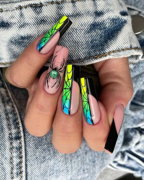 Beautiful I already bought one now I bought another I loved it. Extreme Halloween Nails, Halloween Stiletto Nails Design, Wednesday Nails Ideas, Loud Nails, Halloween Witch Nails, Wednesday Nails, Hocus Pocus Nails, Halloween Short Nails, Creepy Halloween Nails