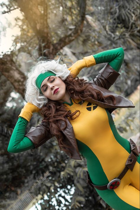 Rogue cosplay from X-Men Rogue Xmen Costume, Potion Tattoo, Rogue Cosplay, Rogue Xmen, Tattoo Minimalist, Marvel Cosplay, Male Cosplay, Lady Liberty, Gala Dresses