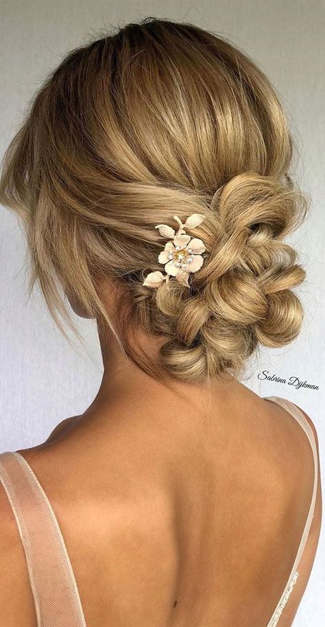 Chic updo with a wow factor Wedding hair updos can be done in so many different ways, chic, elegant and sleek or touseled. If you want a... Debs Hairstyles, Wedding Hair Updos, Grad Hairstyles, Chic Updo, Special Event Hair, Blonde Updo, Wedding Hair Up, Ball Hairstyles, Bridal Hair Updo