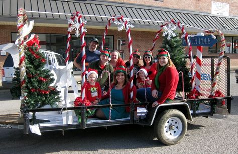 Small and simple Christmas parade float idea.  This was the Madison-Danville Jaycees' float in 2012. Christmas Parade Float Ideas, Holiday Parade Floats, Parade Float Diy, Parade Float Ideas, Parade Float Decorations, Santa Claus Parade, Homecoming Floats, Christmas Parade Floats, Parade Ideas