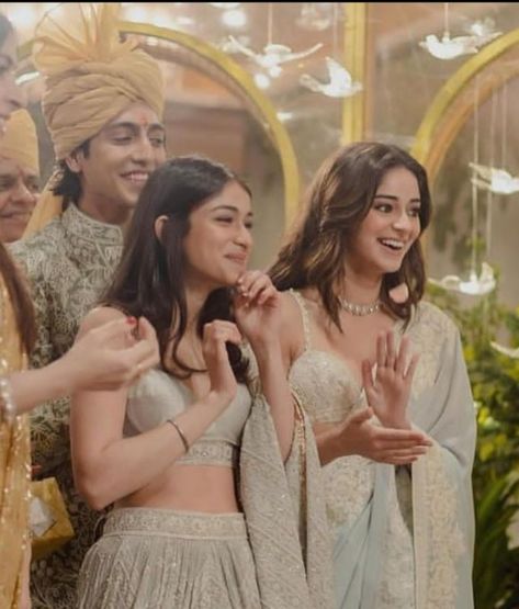 Alana Pandey Wedding, Rysa Pandey, Rysa Panday, Indian Outfits Modern, Wedding Fits, Embroidered Canvas Art, Shubman Gill, Ootd Poses, Ananya Pandey