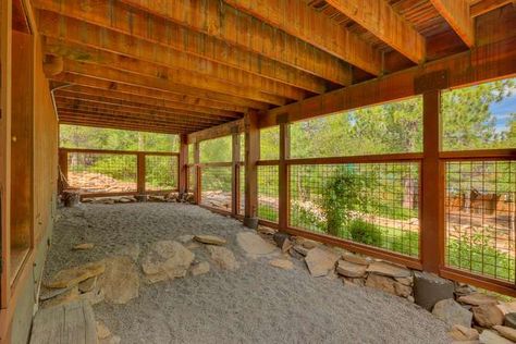 Dog run under deck of cabin. Tahoe Donner, Outdoor Dog Area, Outdoor Dog Runs, Diy Dog Run, Backyard Dog Area, Kennel Ideas Outdoor, Dog Enclosure, Dog Backyard, Under Deck