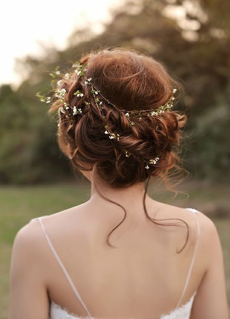 Another wedding hair idea, looks like a fairy tale... Woodland Fairy Wedding Dress, Simple Forest Wedding, Narnia Wedding, Prom Fits, Forest Wedding Dress, Fairy Wedding Dress, Enchanted Forest Wedding, Fairy Hair, Fairy Wedding