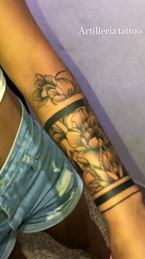 Tattoo Thigh Sleeve, Tattoo Women Leg, Women Leg Tattoos, Thigh Sleeve Tattoo, Thigh Band Tattoo, Tricep Tattoos, Thigh Sleeve, Girl Thigh Tattoos, Wrap Around Tattoo