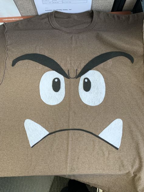 Mario Star Costume Diy, Diy Goomba Costume, Easy Mario Costume, Diy Mario Bros Costumes, Mario Brothers Family Costumes, Mario Star Costume, Super Mario Costumes Diy, Diy Super Mario Costume, Diy Mario Character Costumes