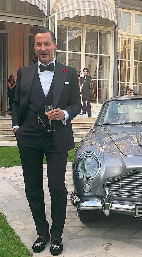 Alexander Kraft, Masculine Elegance, Mens Formalwear, Groom Suits, Vintage Tuxedo, Men's Tuxedo, Suit Ideas, Tuxedo Style, Mens Wear