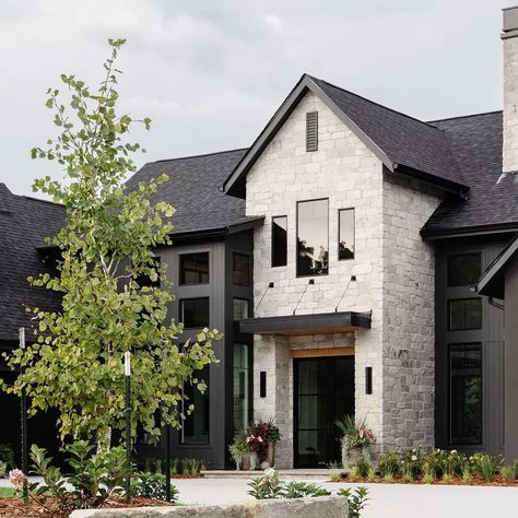 Black House Ideas, Vertical House Siding, Dark Modern House Exterior, Dark Modern Farmhouse Exterior, White And Black House Exterior, Modern Black Houses, Dark Exterior House Colors, Dark Exterior House, Black Siding