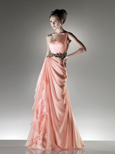 Chiffon Long Dresses are of exquisite outlines. It can come in distinctive sizes and styles. You can wear strapless dresses, sleeves dresses or one and only shoulder sleeve. It is extraordinary for just about any figure. Gaun Fashion, Dresses Style, Chiffon Gown, Chiffon Prom Dress, Bridesmaid Gown, Gorgeous Gowns, Orange Dress, Elie Saab, Beautiful Gowns