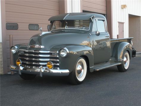 Chevy Vintage Chevy Trucks, Studebaker Trucks, Chevrolet Truck, Chevrolet 3100, Vintage Pickup Trucks, Pickup Lines, Old Truck, Chevrolet Pickup, Old Pickup Trucks