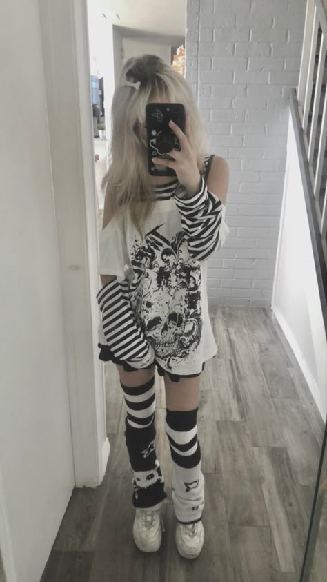 black and white stripe emo outfit Grunge Black And White Outfits, Emo Clothes Female, Hot Emo Outfits Women, Alt White Outfits, Black And White Scene Outfit, Black And White Emo Outfits, Spring Emo Outfits, Emo Outfits For Women, All Black Emo Outfit