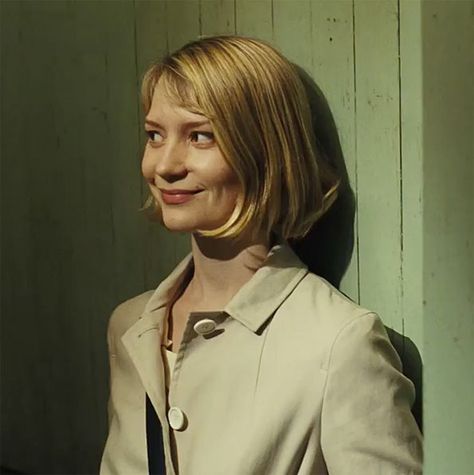 Mia Wasikowska Hair, Mia Wasikowska Aesthetic, The Double 2013, Portraits Female, Mia Wasikowska, Lana Del Rey Lyrics, Prettiest Girl, Donna Tartt, Super Rich Kids