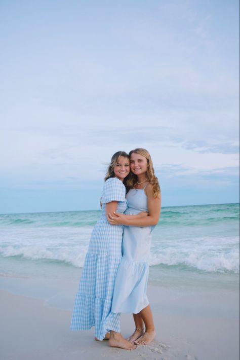 Outdoor Sister Photoshoot, Sisters Pictures, Friend Portraits, Twin Photoshoot, Sister Shoot, Hawaii Photoshoot, Bestie Pictures, Bff Photos, Fam Photos