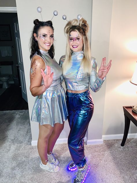 Space Cowgirl And Alien Costume, Space Aliens Costume, Womens Alien Halloween Costume, Holographic Alien Costume, Alien Costume Festival, Easy Alien Costume Women, Alien Adult Costume, Outer Space Costume Woman, Metallic Alien Costume