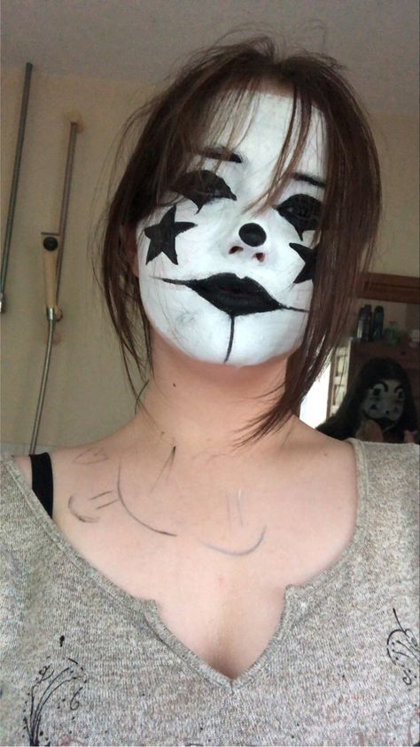 Jester Makeup The Garden, Face Paint Ideas Full Face, The Garden Makeup Jester, Black And White Jester Makeup, Clown Makeup Without White Face, Jester Face Paint, Jester Reference, Clown Makeup Black And White, Black And White Clown Makeup