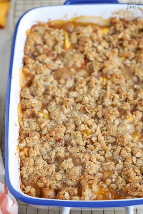 Peach Crisp Frozen Peaches, Peach And Apple Crisp, Peach Oat Crumble, Peach Crumble With Fresh Peaches, Peach Cobbler Oats, Peach Crisp With Frozen Peaches, Peach Crisp With Canned Peaches, Peach Dishes, Peach Crumble Recipe