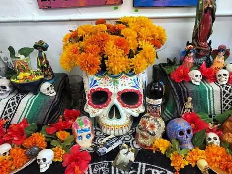 Let’s make a sugar skull floral centerpiece! Dia de los Muertos is a little over a month away, and that means it’s time to break out the colorful decorations. While everyone else spends more than $9.1 billion on Oct 31 festivities, those of us who celebrate Dia de Los Muertos love to make our own decorations. (And those who … Hispanic Heritage Crafts, Colorful Party Ideas, Dead Of The Dead, Skull Centerpiece, Latinx Art, Dia De Los Muertos Party Ideas, Day Of The Dead Crafts, Sugar Skull Party, Sparkle Crafts