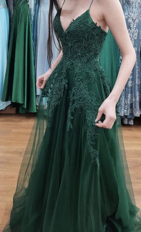 Prom Dress Top Styles, Emerald Green Graduation Dress, Prom Dresses Green Emerald, Emerald Green Prom Dresses, Prom Dress Emerald Green, Forest Green Prom Dress, Yule Ball Dresses, Emerald Green Prom, Emerald Green Prom Dress