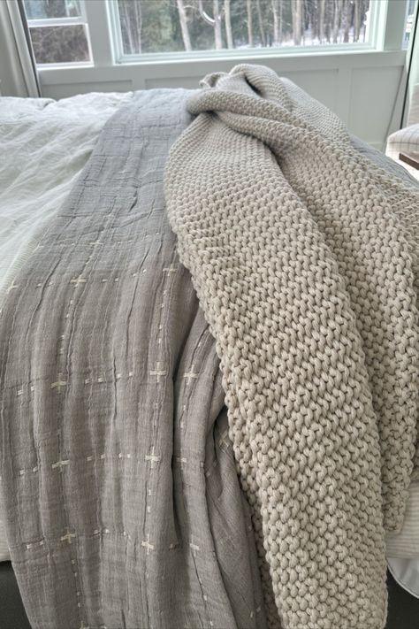 affordable bedding layers for a cozy look Neutral Master Bedding, Kohls Bedding, Layered Bedding Ideas, Bedding Layers, Neutral Bedding Sets, Khaki Bedding, Tan Bedding, Taupe Bedding, Cal King Bedding