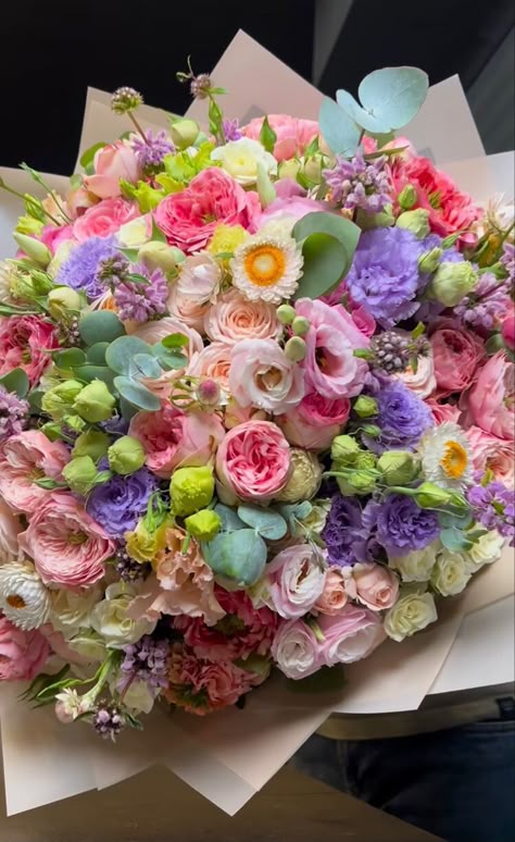 Pretty Flowers Pictures, Luxury Flower Bouquets, Prettiest Bouquet, Boquette Flowers, Nothing But Flowers, Flower Therapy, Beautiful Bouquet Of Flowers, Beautiful Flower Arrangements, Luxury Flowers