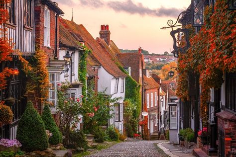 Rye, England - The 25 Most Beautiful Small Towns in Europe - Condé Nast Traveler Village Miniature, Day Trips From London, Beaux Villages, Conde Nast Traveler, Seaside Towns, Medieval Town, Stonehenge, East Sussex, Intp