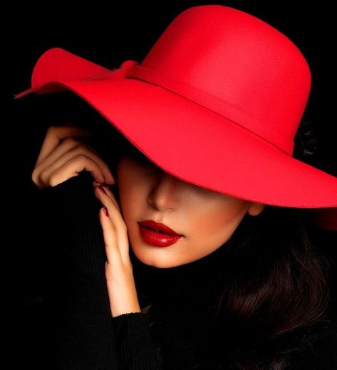 Whiskey Lounge, Stylish Womens Hats, Lady Hat, Happy Hat, Elegant Hats, Best Poses For Pictures, Fashion Photography Inspiration, Foto Art