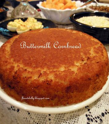 Southern Cornbread Recipe, Best Cornbread Recipe, Cornbread Recipe Sweet, Buttermilk Cornbread, Southern Cornbread, Homemade Cornbread, Buttermilk Recipes, Biscuit Bread, Biscuit Rolls