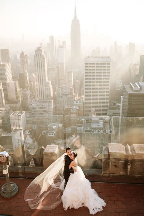 Wedding At The Plaza New York City, Top Of The Rock Wedding, Pre Wedding Photoshoot Nyc, Pre Wedding Photoshoot New York, Wedding In New York, New York City Wedding Photos, New York City Wedding Aesthetic, New York Wedding Photos, New York Wedding Aesthetic