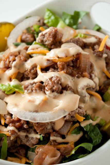 Cheeseburger Salad With Big Mac Dressing Recipe...a delicious twist to the traditional  side salad! Big Mac Dressing, Cheeseburger Salad Recipe, Salad Coleslaw, Cheeseburger Salad, Big Mac Salad, Low Carb Salad, Salad Pasta, Low Carb Diets, Low Carb Eating