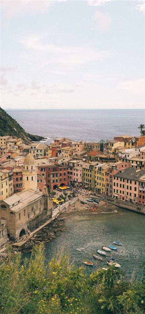 Italy Aesthetic Wallpaper, Northern Italy Aesthetic, Vernazza Cinque Terre Italy, Vernazza Italy, Places Worth Visiting, Italy Landscape, Cinque Terre Italy, Most Beautiful Wallpaper, Italy Aesthetic