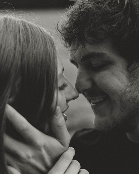 the deer have been photo bombing my sessions lately and I am soooo not complaining about it 🦌 // these two are so adorable I am obsessing over these??? KEY WORDS: couples photo shoot, couples photographer, Indiana photographer, deer, photoshoot, couples poses, playful photo shoot, couples poses, poses, couples photoshoot inspo, photoshoot inspo #indianaphotographer #photographer #midwestphotographer #michianaphotographer Fall Engagement Photos Outfits, Engagement Photos Outfits Fall, Engagement Pictures Outfits, Nature Poses, Engagement Session Poses, Fall Engagement Outfits, South Dakota Wedding, Inspo Photoshoot, Pictures Outfits