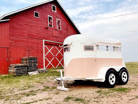 Redone Horse Trailer, Horse Trailer Remodel Exterior, Horse Trailer Conversion Boutique, Converted Horse Trailer Boutique, Horse Trailer Vendor Booth, Horse Trailer Business, Horse Trailer Boutique Ideas, Pink Horse Trailer, Horse Trailer Paint Ideas