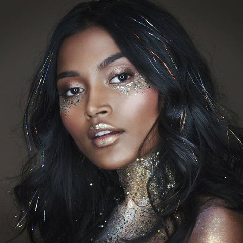 Rich Gold Aesthetic, Ziggy Stardust Makeup, Stardust Makeup, Glitter Shoot, Glitter Face Paint, Festival Makeup Glitter, Body Nails, Glitter Bar, Face Glitter