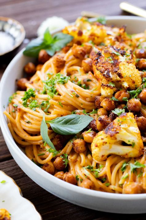 Cauliflower Chickpea Recipes, Creamy Chipotle Pasta, Vegan Cream Sauce, Presto Pasta, Chipotle Pasta, Vegan Chickpea Recipes, Vegan Cauliflower Recipes, Cauliflower Pasta, Potato Pasta