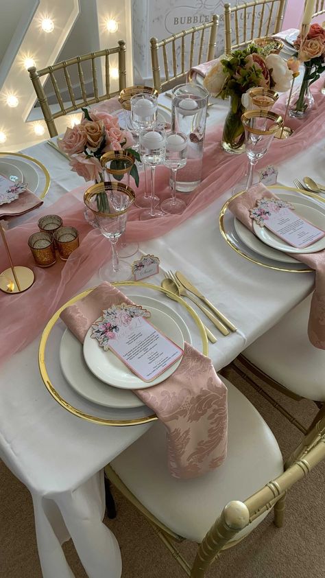 Dinner Party Table Settings, Sweet Sixteen Birthday Party Ideas, Sweet 17, Birthday Table Decorations, Birthday Display, Cute Birthday Ideas, Birthday Dinner Party, Pink Birthday Party, Dinner Party Table