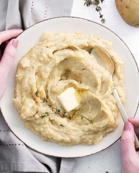 Instant Pot Potatoes Colcannon https://fooddoodles.com/instant-pot-potatoes-colcannon/ Buttery Mashed Potatoes Recipe, Ultimate Mashed Potatoes, Au Gratin Potatoes Easy, Yukon Gold Mashed Potatoes, Homemade Turkey Gravy, Creamy Mashed Potatoes Recipe, Cooked Potatoes, Buttery Mashed Potatoes, Potato Varieties