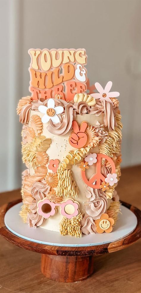 groovy cake, buttercream cake, birthday cake, birthday cake design 70s Aesthetic Birthday Cake, Shopping Birthday Cake, Groovy Disco Cake, Hippy Cake, 2 Groovy Birthday Cake, Young Wild And Three Cake, 70s Cake Ideas, 70s Theme Cake, Baby Birthday Food