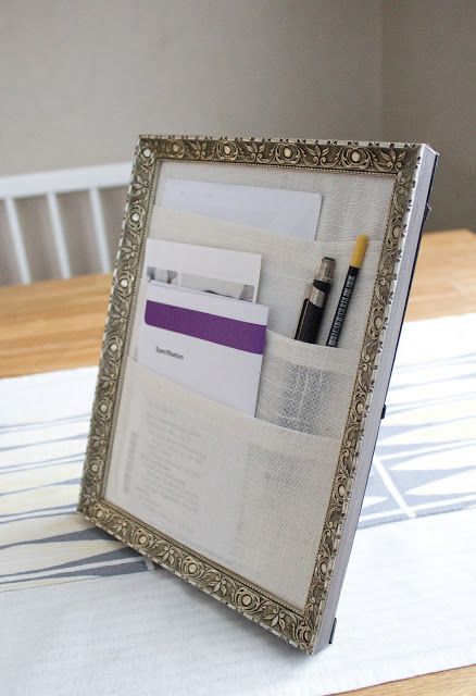 17 Ways to Repurpose Frames - Dukes and Duchesses Diy Desk Organization, Repurpose Picture Frames, Cadre Photo Diy, Sewing Station, Desk Organization Diy, Picture Frame Crafts, Unique Flower Arrangements, Old Picture Frames, Picture Frame Decor