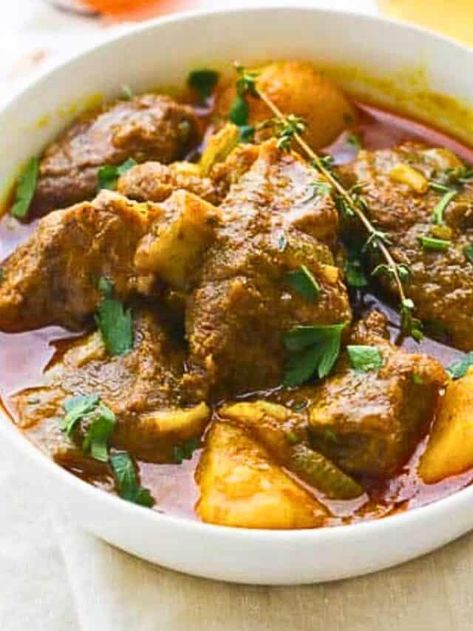 Curried Goat Recipe, Jamaican Curry Goat, How To Make Curry, Jamaican Curry Powder, Goat Recipes, Carribean Food, Curry Goat, Jamaican Curry, Jamaican Dishes