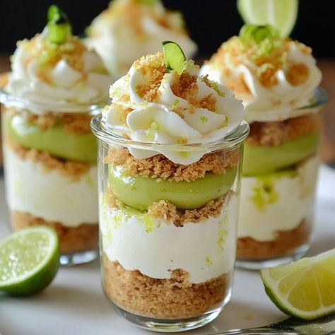 Lily's Bites Key Lime No Bake Cheesecake, Key Lime Parfait, Key Lime Pie Cake, Key Lime Desserts, Lime Desserts, Bun Cake, Cheesecake Parfaits, Lime Pie Recipe, Mini Dessert Cups