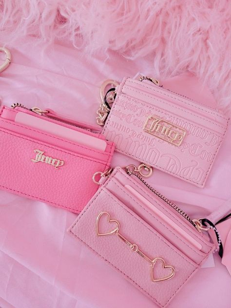 @pink_paperdoll Juicy Couture Wallet Pink, Pink Purse Aesthetic, Juicy Couture Aesthetic, 2000s Purse, Juicy Couture Clothes, Juicy Bag, Juicy Couture Wallet, Juicy Couture Purse, Pink Lifestyle