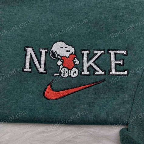 Everything is great👍👏😆 Custom Nike Sweatshirt Iron On, Nike Custom Sweatshirts, Nike Embroidery Sweatshirt, Custom Nike Sweatshirt, Popular Sweatshirts, Heart Nike, Snoopy Clothes, Embroidery Sweaters, Baseball Things