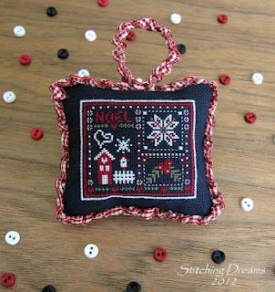 lots of freebie cross stitch patterns Cross Stitch Smalls, Christmas Stitching, Needlework Christmas, Holiday Cross Stitch Patterns, Cross Stitch Border Pattern, Holiday Cross Stitch, Xmas Cross Stitch, Winter Cross Stitch, Cross Stitch Christmas Ornaments